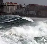 El temporal pone en apuros a cien buques frente a la costa gallega