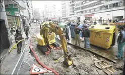 La rotura de una canalización de gas obliga a desalojar 3 edificios y un colegio en l
