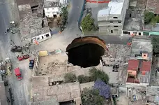GUATEMALA - SE ABRIÓ LA TIERRA