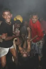 Un gran incendio en Bangladesh causa 114 fallecidos