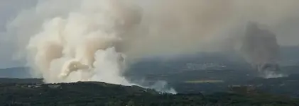 Permanece activo el mayor incendio del verano