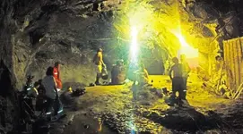 Atrapados 34 trabajadores tras el derrumbe de una mina en Chile Atrapados 34 trabajadores tras el derrumbe de una mina en Chile