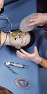 ¿Cuál es el error? (técnica correcta de Desfibrilación con palas)