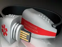 Una pulsera guarda información médica útil en caso de emergencias