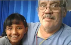 Una nina Britanica, logra reanimar su padre con RCP