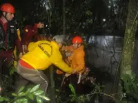 Bomberos desaparecen en riada en Brasil